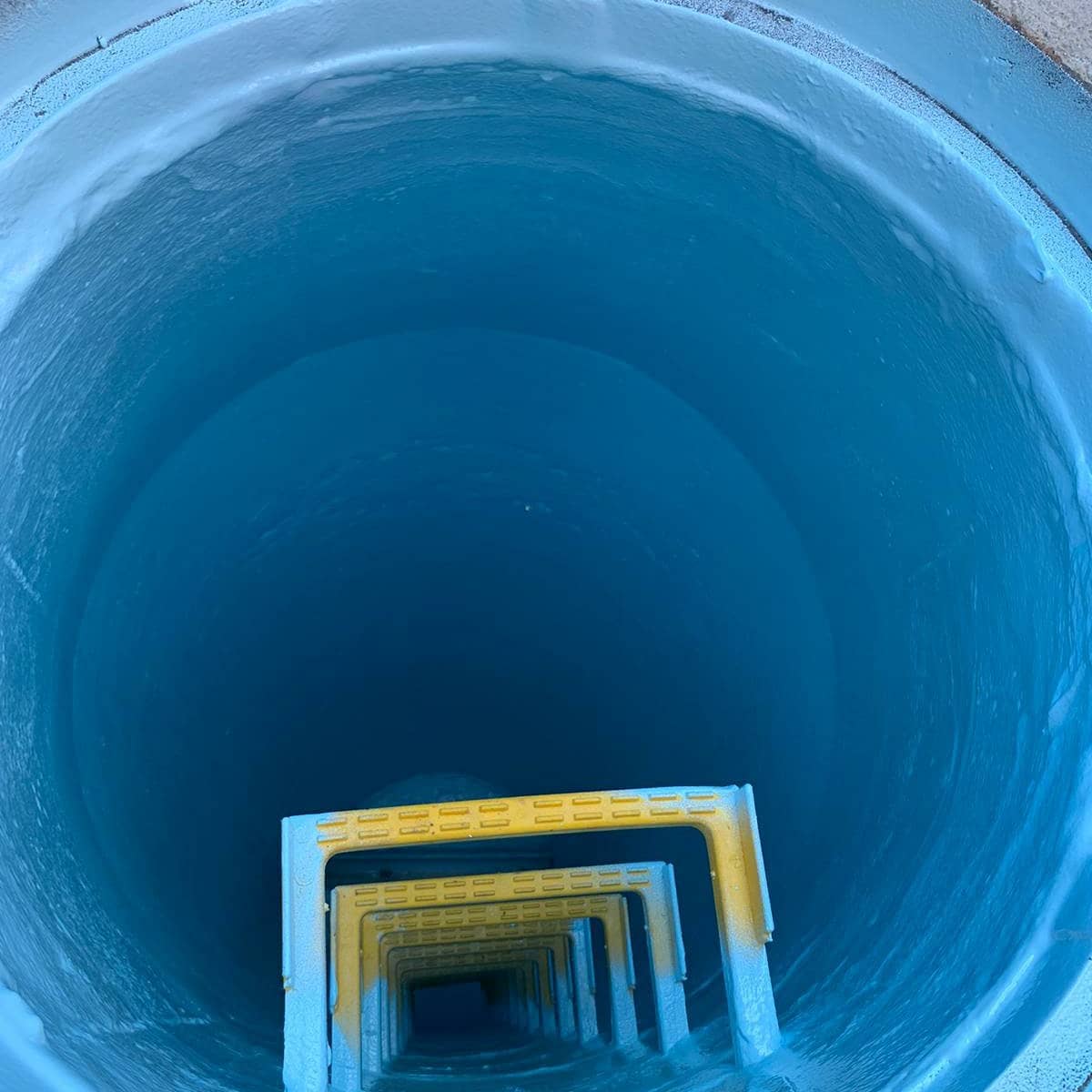 Emergency manhole recovery specialist